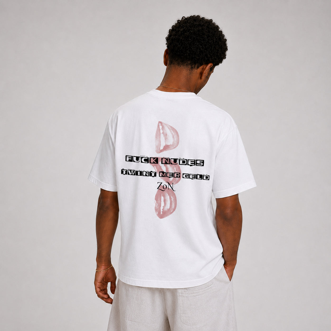 F N*des twint mer geld - Streetwear T-Shirt